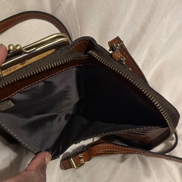 Patricia Nash Gold Map Print Frame/Phone Crossbody - Picture 5 of 7